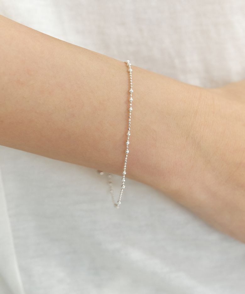 Issue bracelet