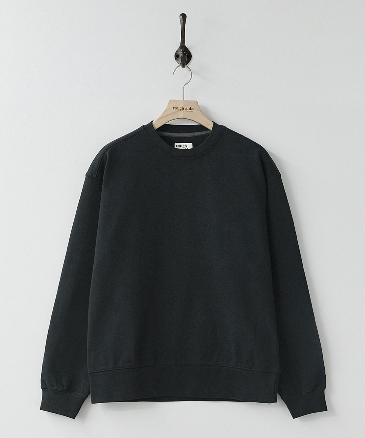 러프사이드(ROUGHSIDE) Oversized Sweat Shirt Black