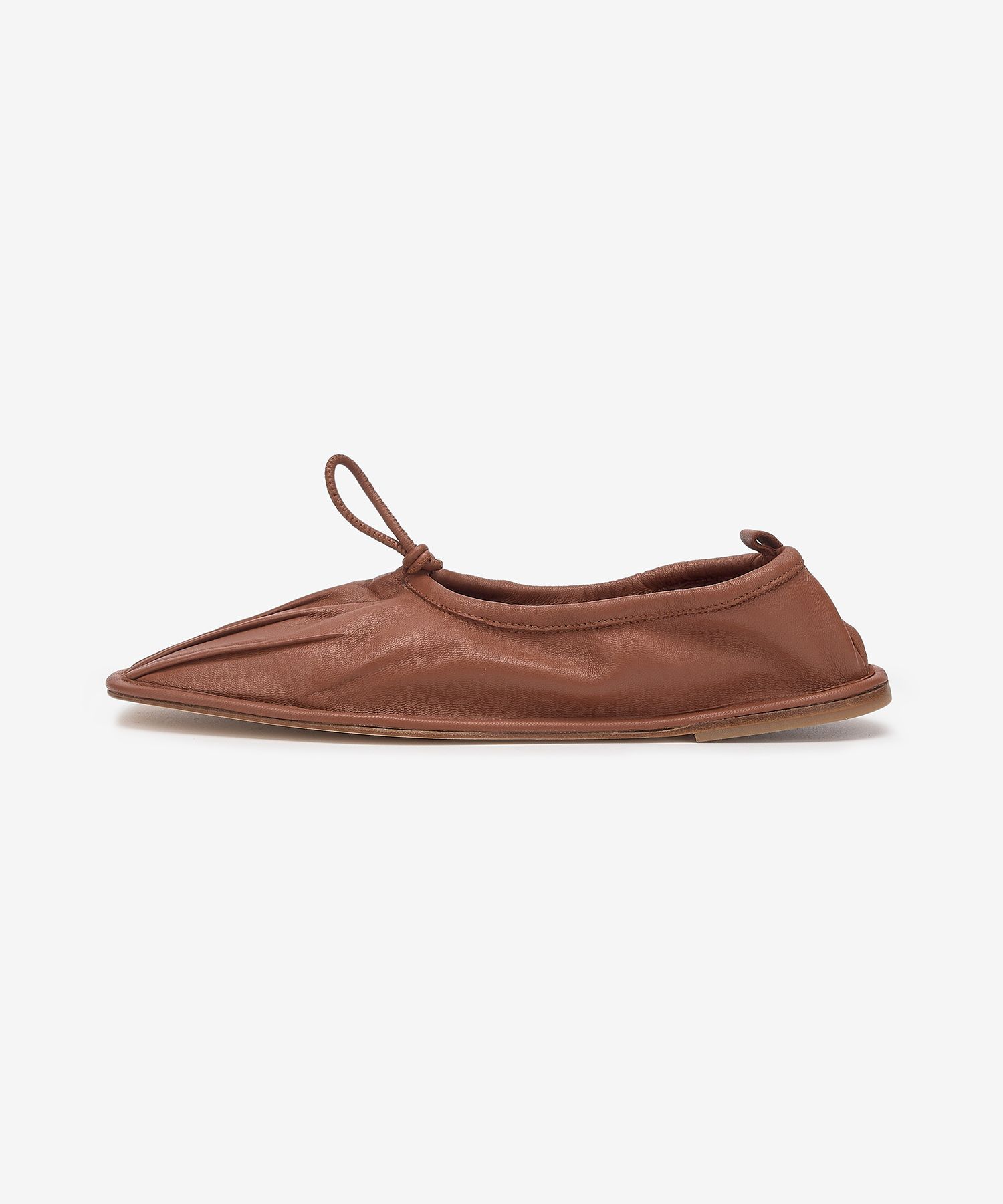 ◆HEREU◆ Puntera Flat Shoes Chestnut WFR21PUNT003CHESTNUT W PUNTERA - Pleated-Toe Pump – Hereu Studio