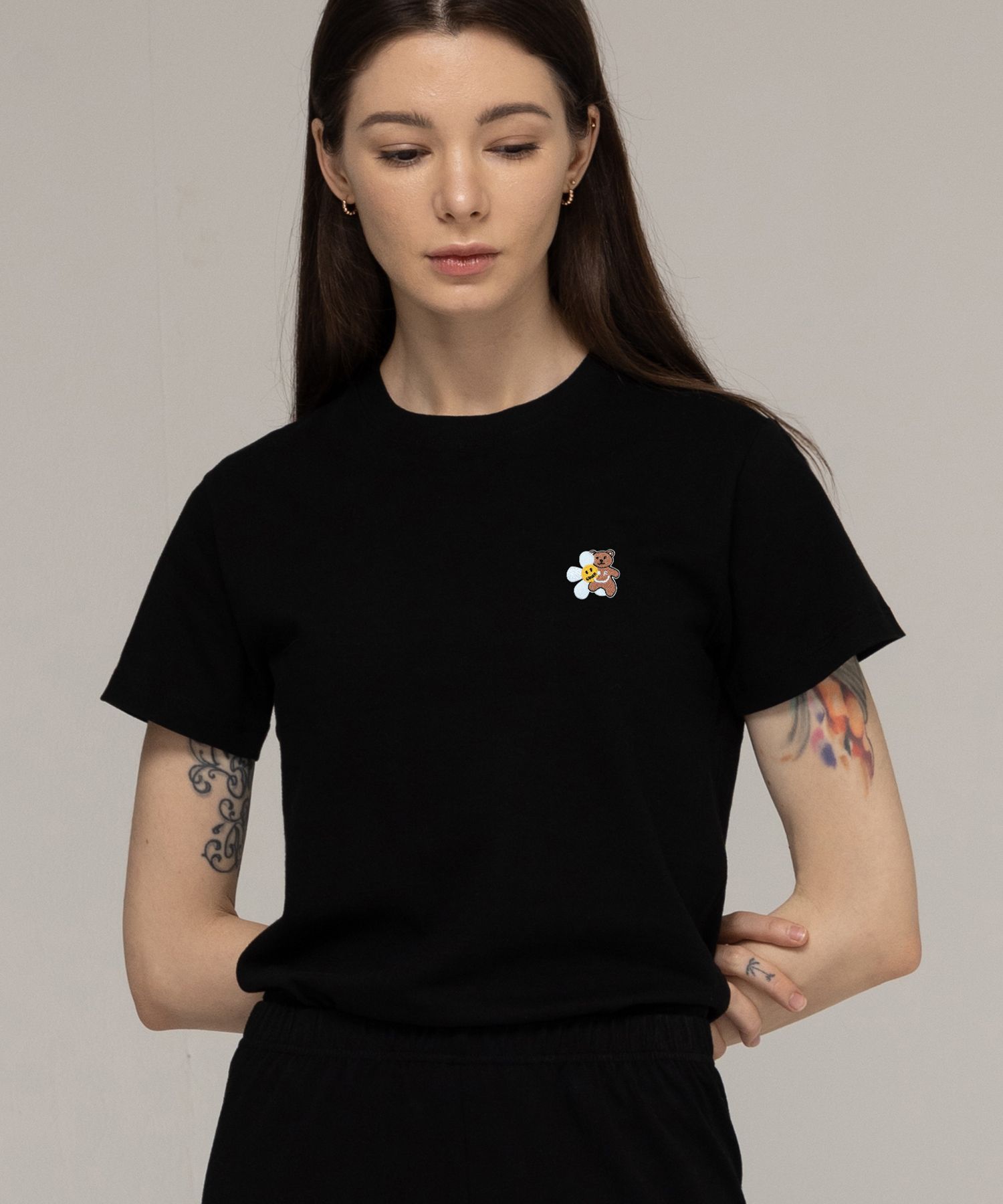 MUSINSA | GRAVER [WOMAN] Flower Bear Embroidery Slim Short