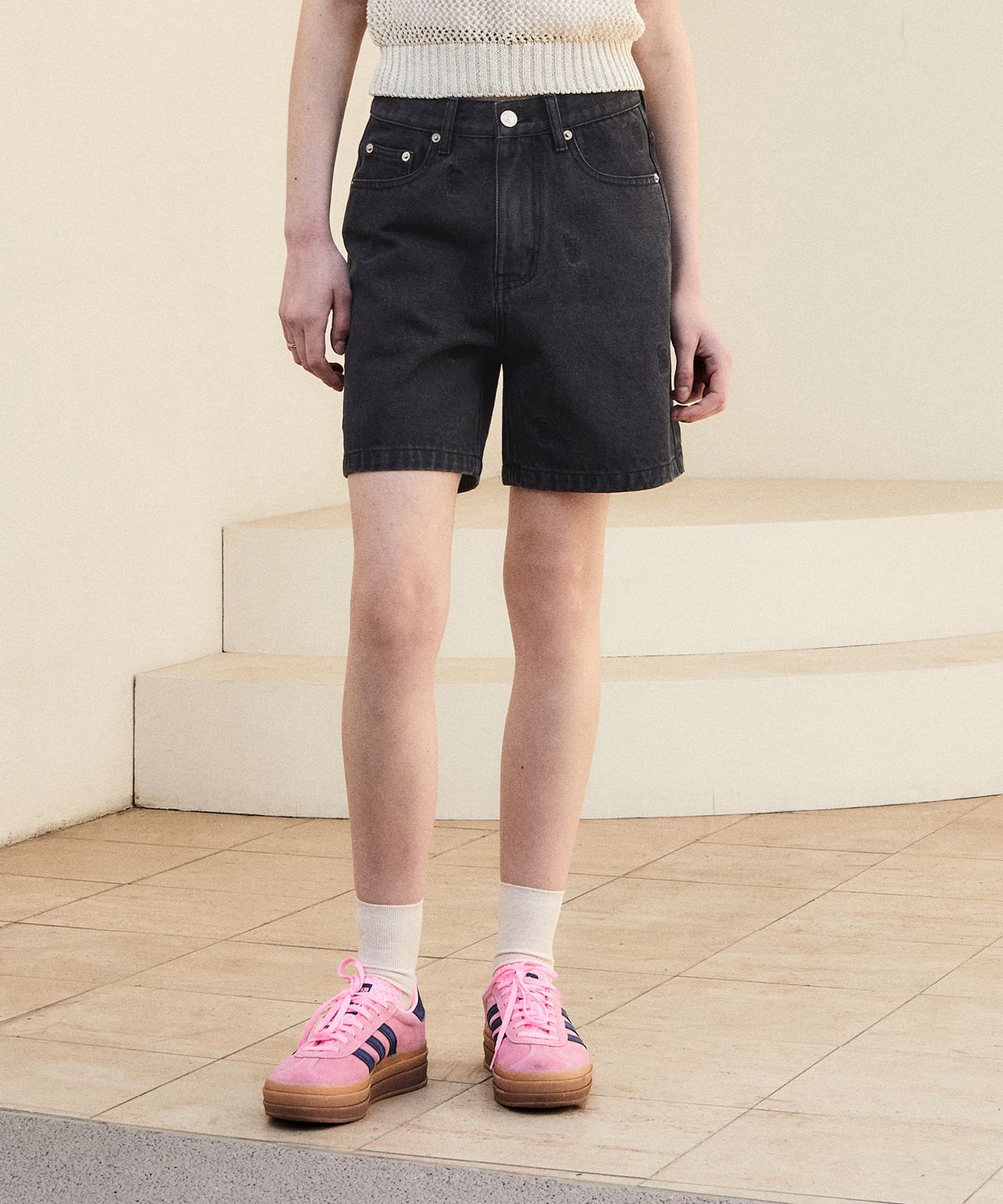 잇터(ITER) LOGO EMBROIDERY SHORT DENIM PANTS_VINTAGE BLACK