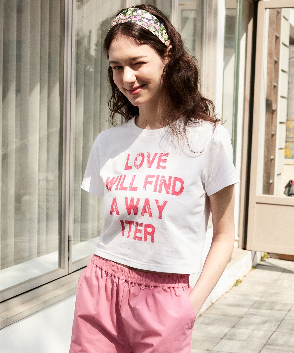 잇터(ITER) VINTAGE PRINTED LOVE CROP T-SHIRT_WHITE PINK