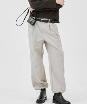 커브드 스트링 나일론 팬츠 (그레이지)