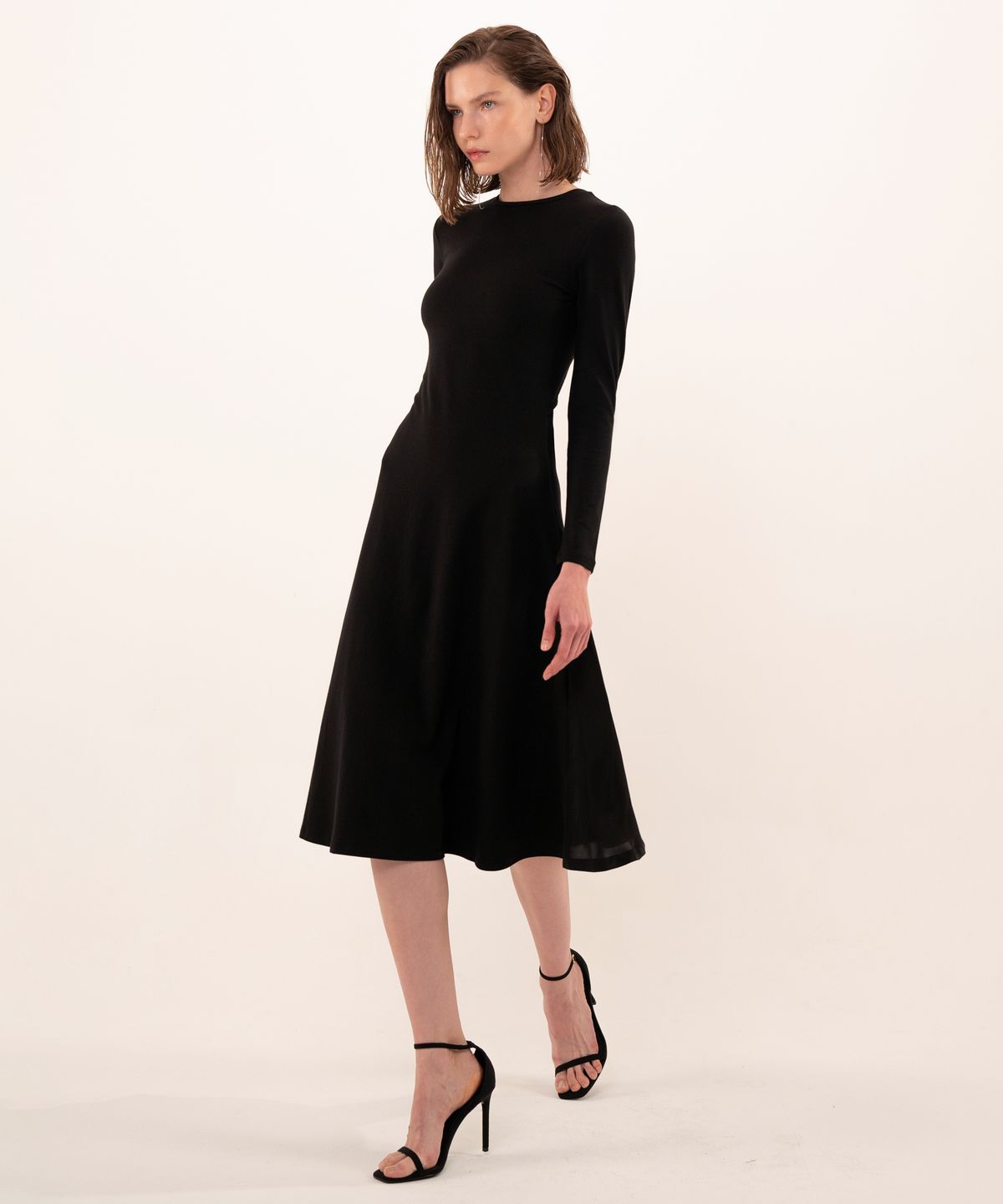 레트흐드레뚜왈(LETTRE DE LE TOILE) Lita open-back dress (black)