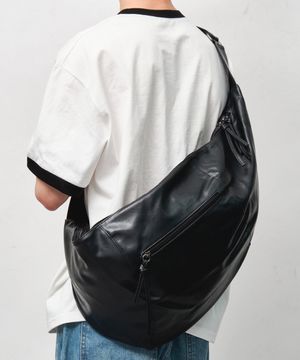 [라지사이즈]비건 레더 하프 문 백(Black)