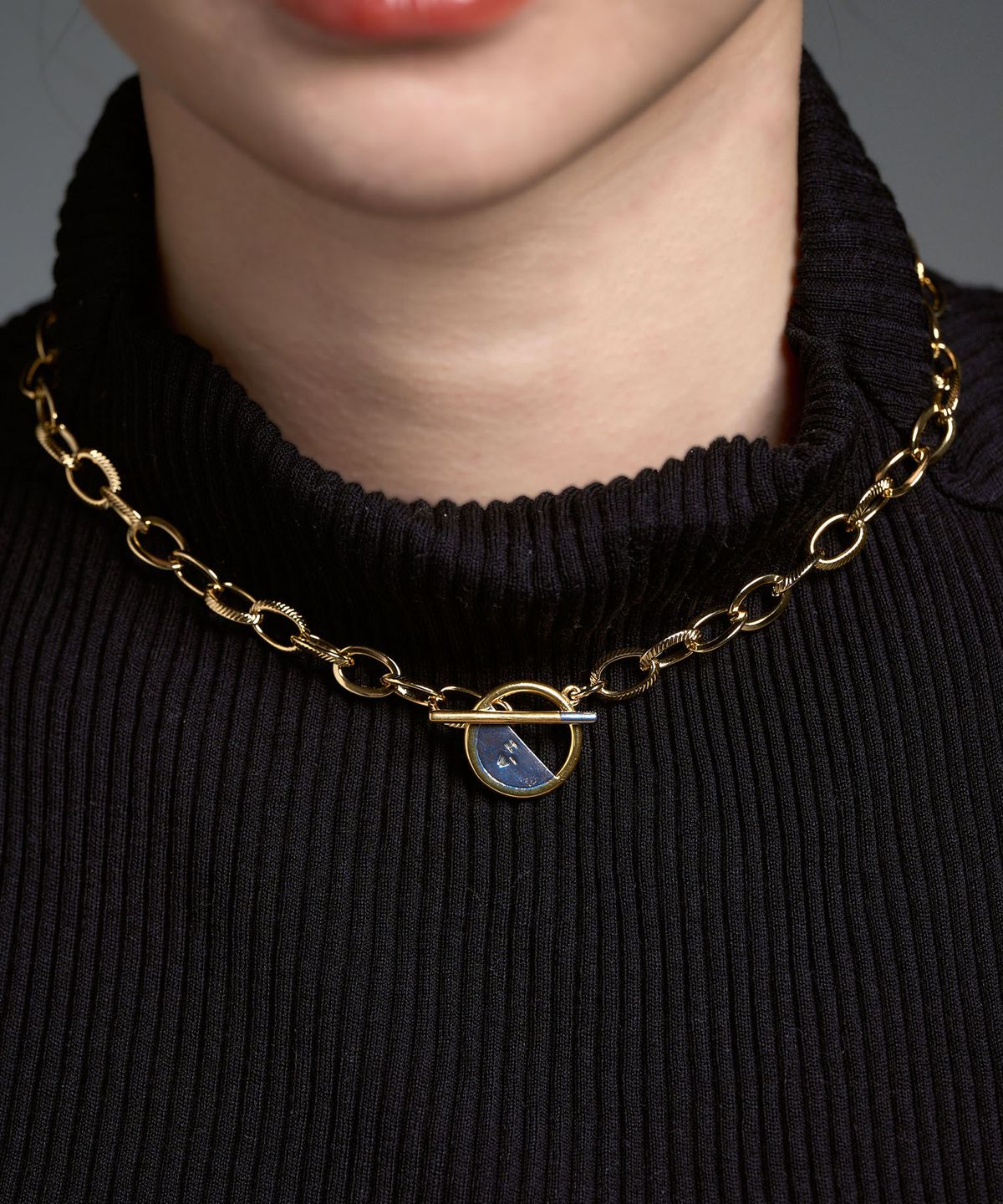 하와(HAWHA) Round Toggle Gold Necklace