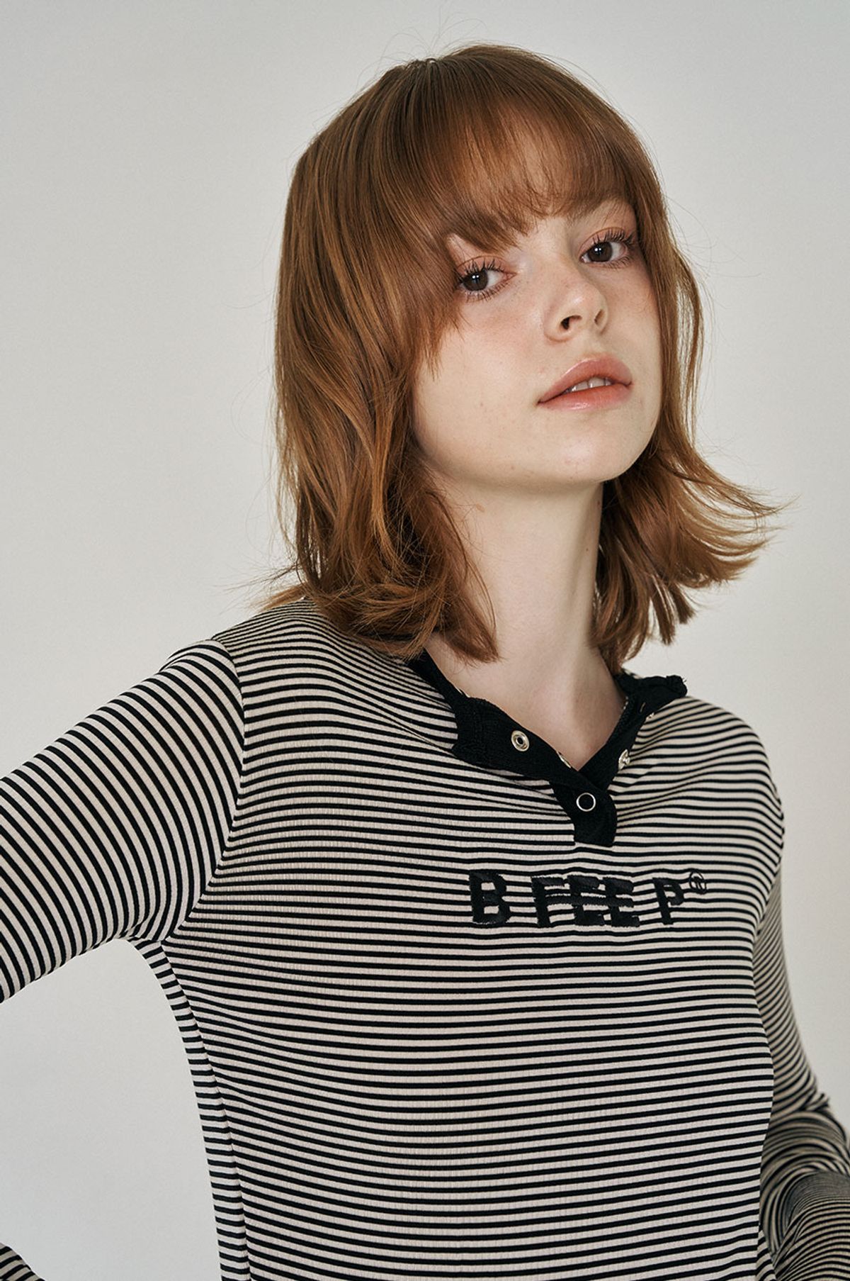 비피피(BFEEP) logo stripe warmer tee_black