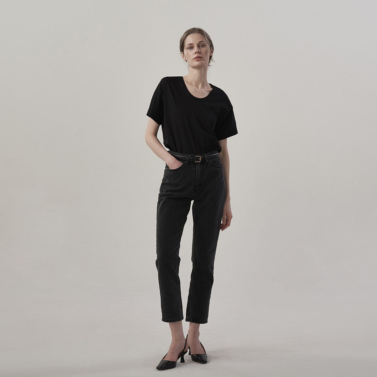 모멧(MOMET) 세먼 슬림 데님 팬츠 흑청