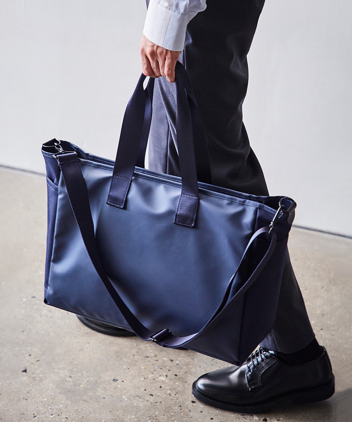 아이띵소(ITHINKSO) HEN 2WAY BAG (Navy)