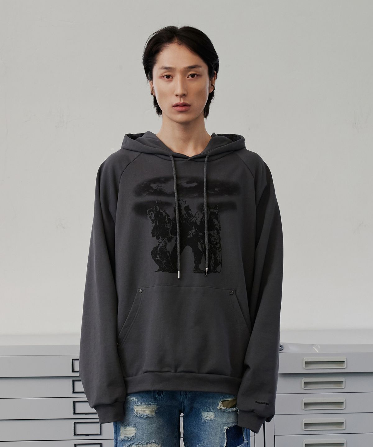 디메이든(DEMADEN) THREE SWEEPERS VINTAGE HOODIE DARK GRAY