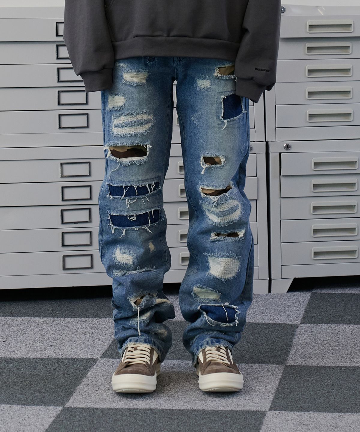 디메이든(DEMADEN) HOLIDAY-DESTROYED DENIM PANTS