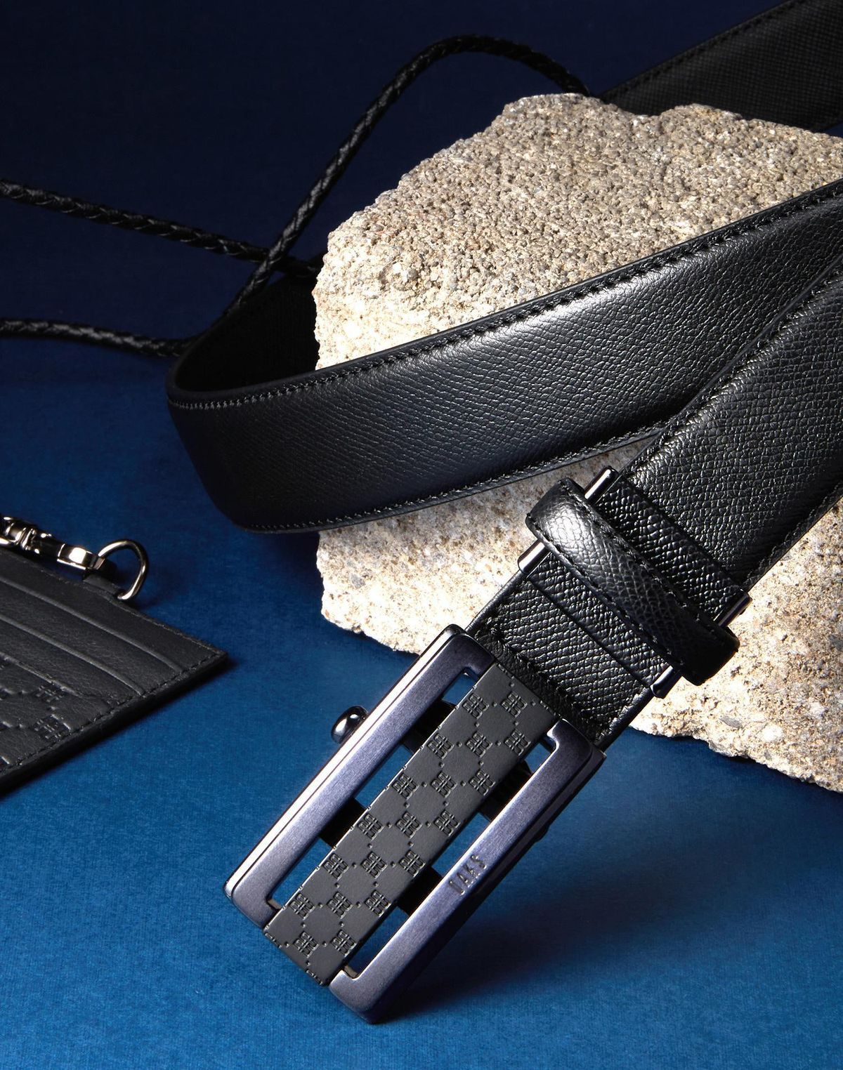 닥스 남성 액세서리(DAKS MEN'S ACCESSORIES) [LOUIS]DD 루이스 패턴 음각 무광버클 소가죽 자동벨트 DBBE3F889BK
