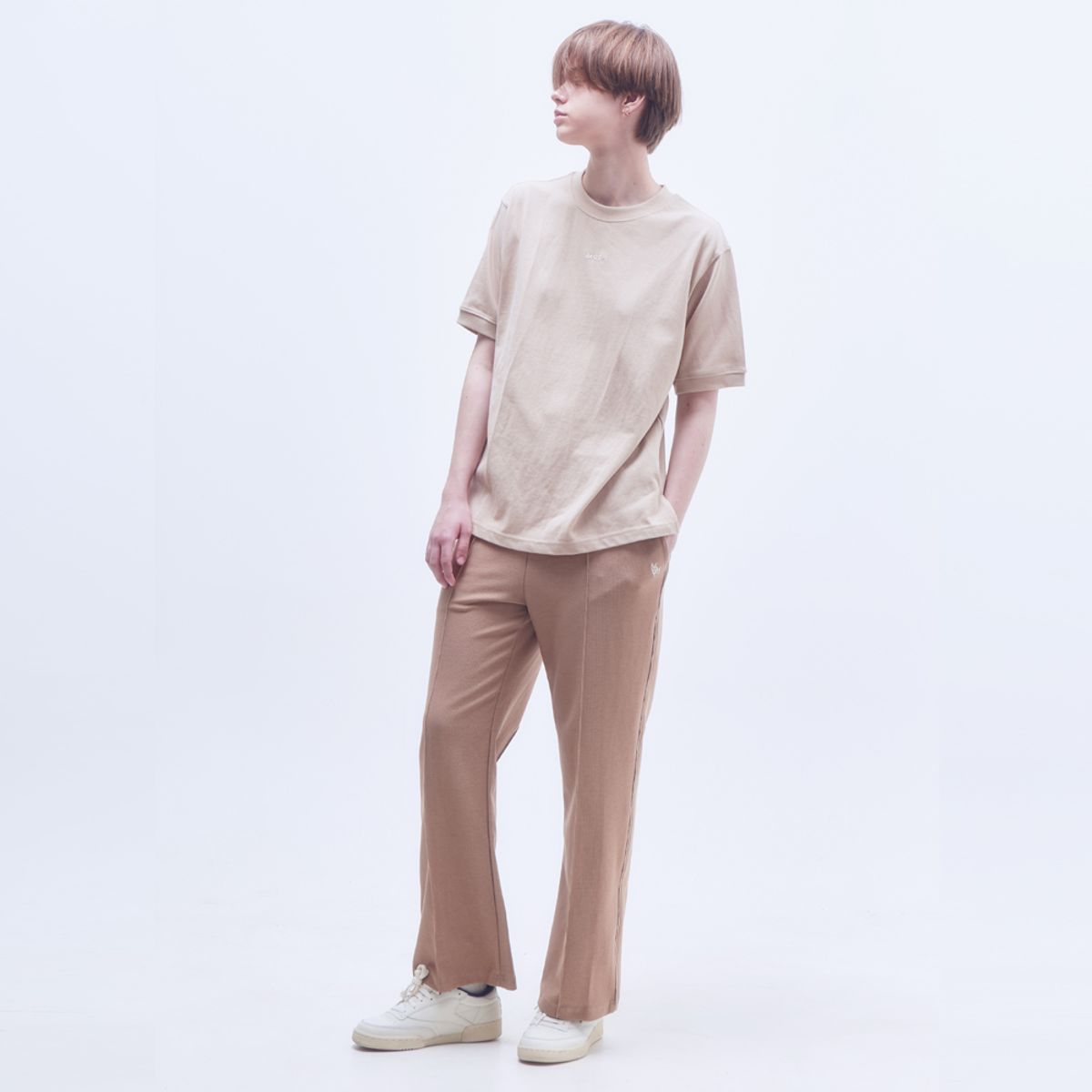 모스(MOTH) 파이핑 핀턱 트랙팬츠_베이지
