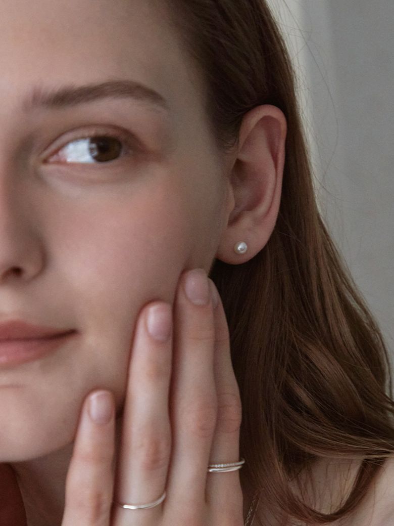 4mm Pearl Stud E