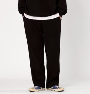 휴 스탠다드핏 트레이닝 팬츠 블랙