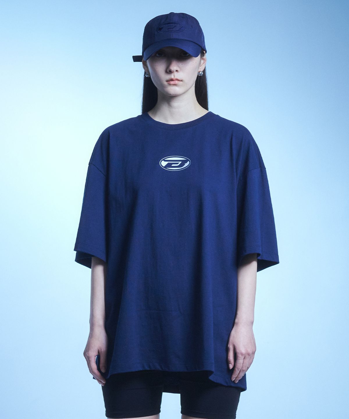 본챔스(BORN CHAMPS) 스포티 로고 반팔 티셔츠 B23ST21NA