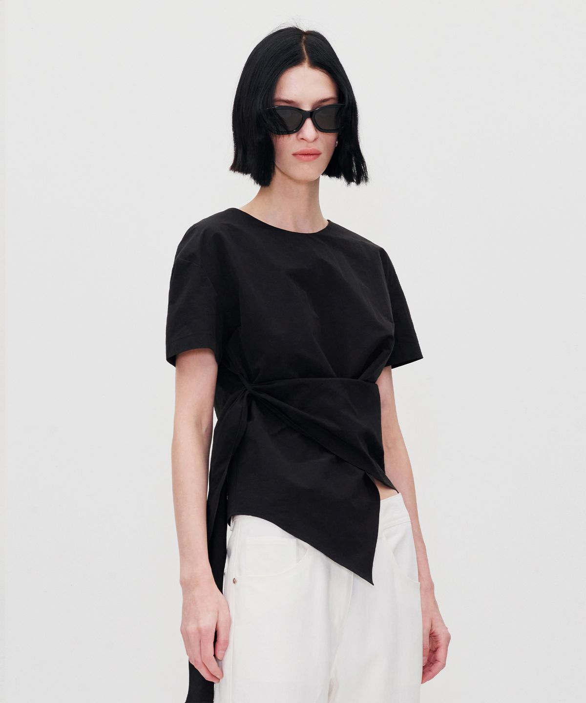 리이(RE RHEE) ASYMMETRIC HEM BLOUSE