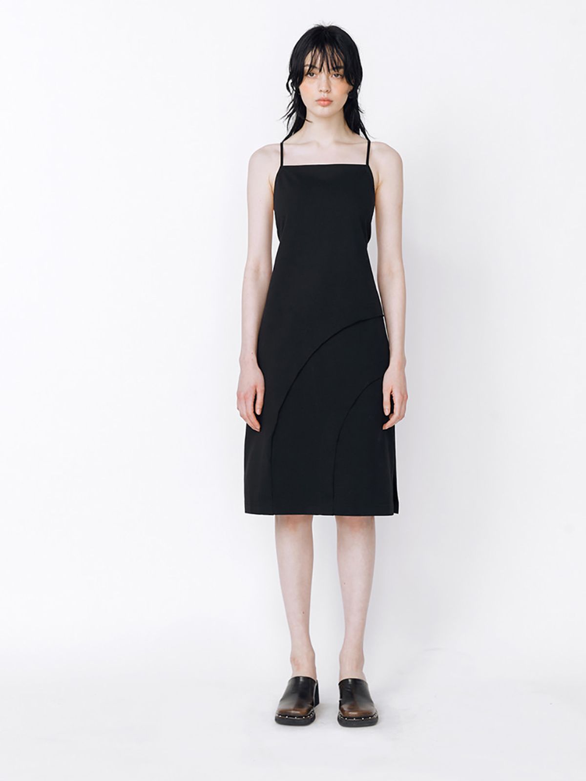 민더리(MEENDERI) BACKLESS STRAP DRESS - BLACK