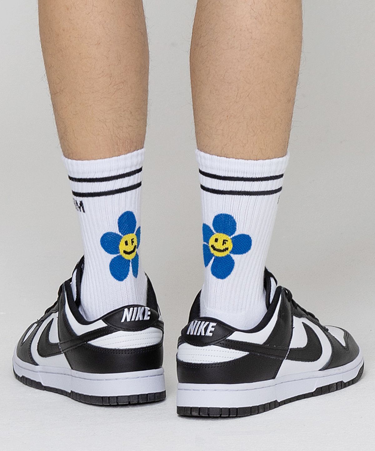 그레이버(GRAVER) [UNISEX]블루 플라워 스마일 로고 삭스 1팩_화이트