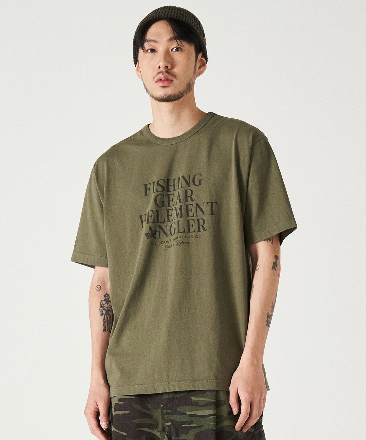힐리먼트(HELEMENT) 앵글러 그래픽 반팔티 (KHAKI)