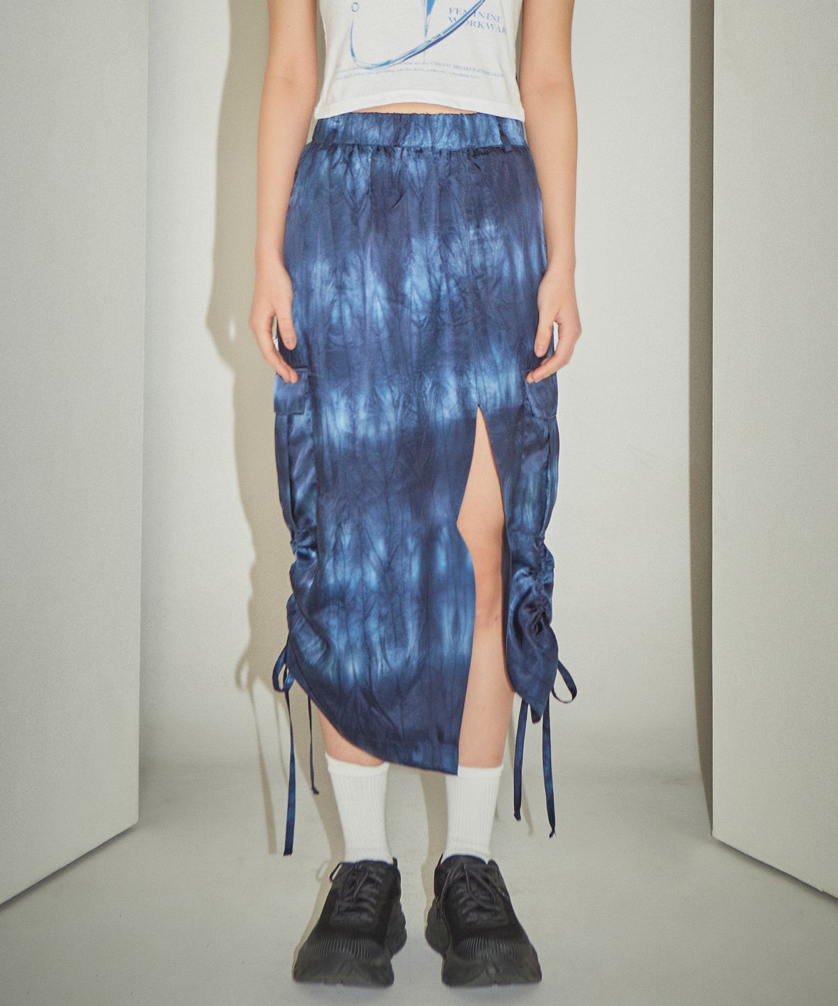 파베르핑거(FABER FINGER) Glossy Cargo Skirt (Blue)