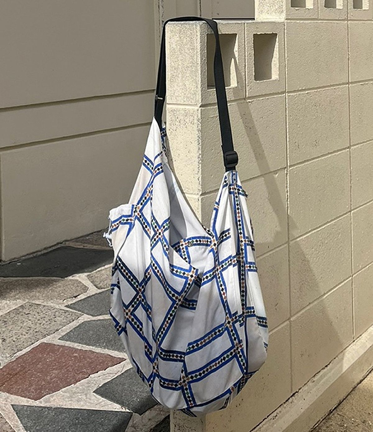챈스챈스(CHANCECHANCE) OLDE FLOOR TILE MESSENGER BAG