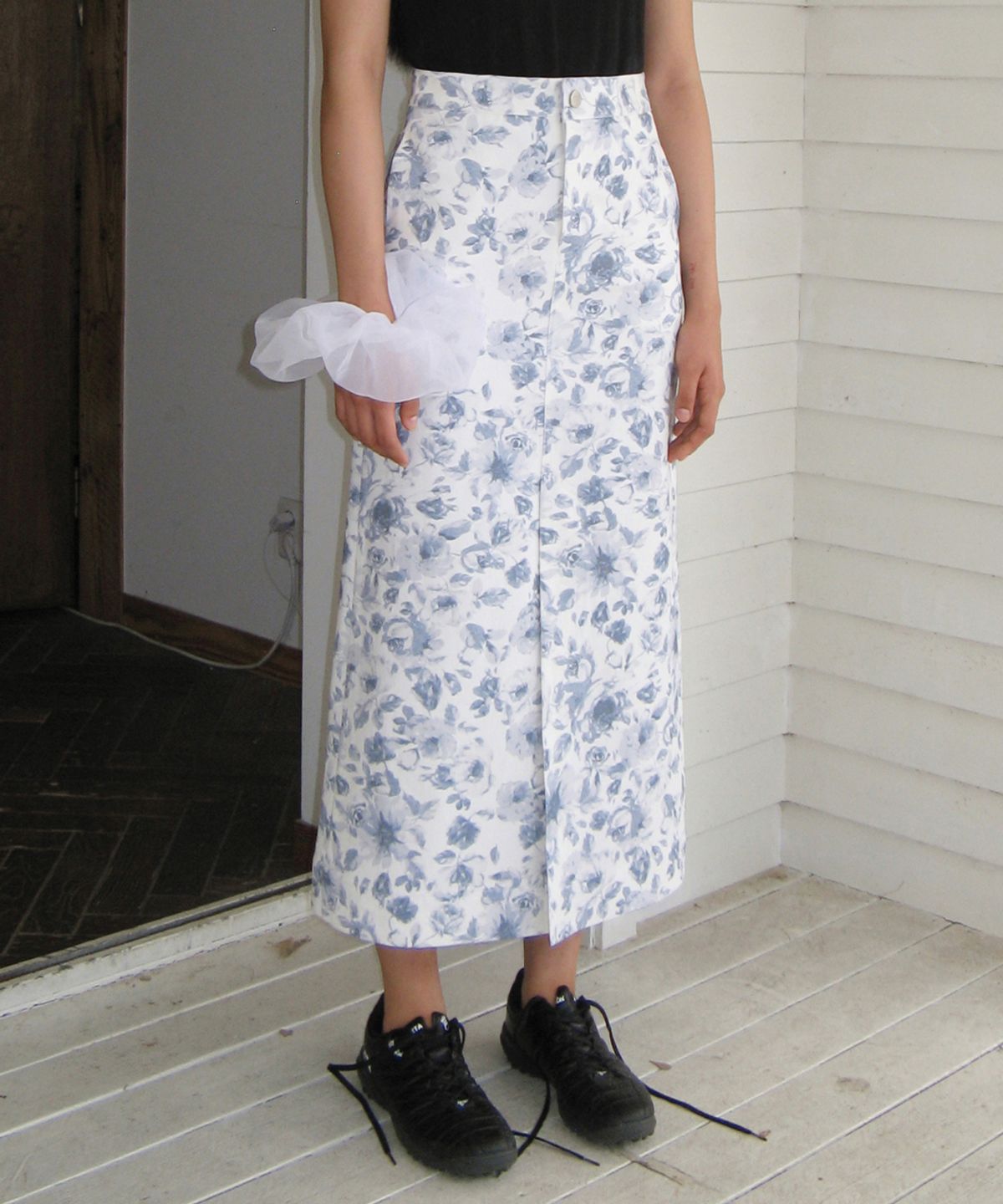 시눈(SINOON) ROSE PRINTED SKIRT (BLUE)
