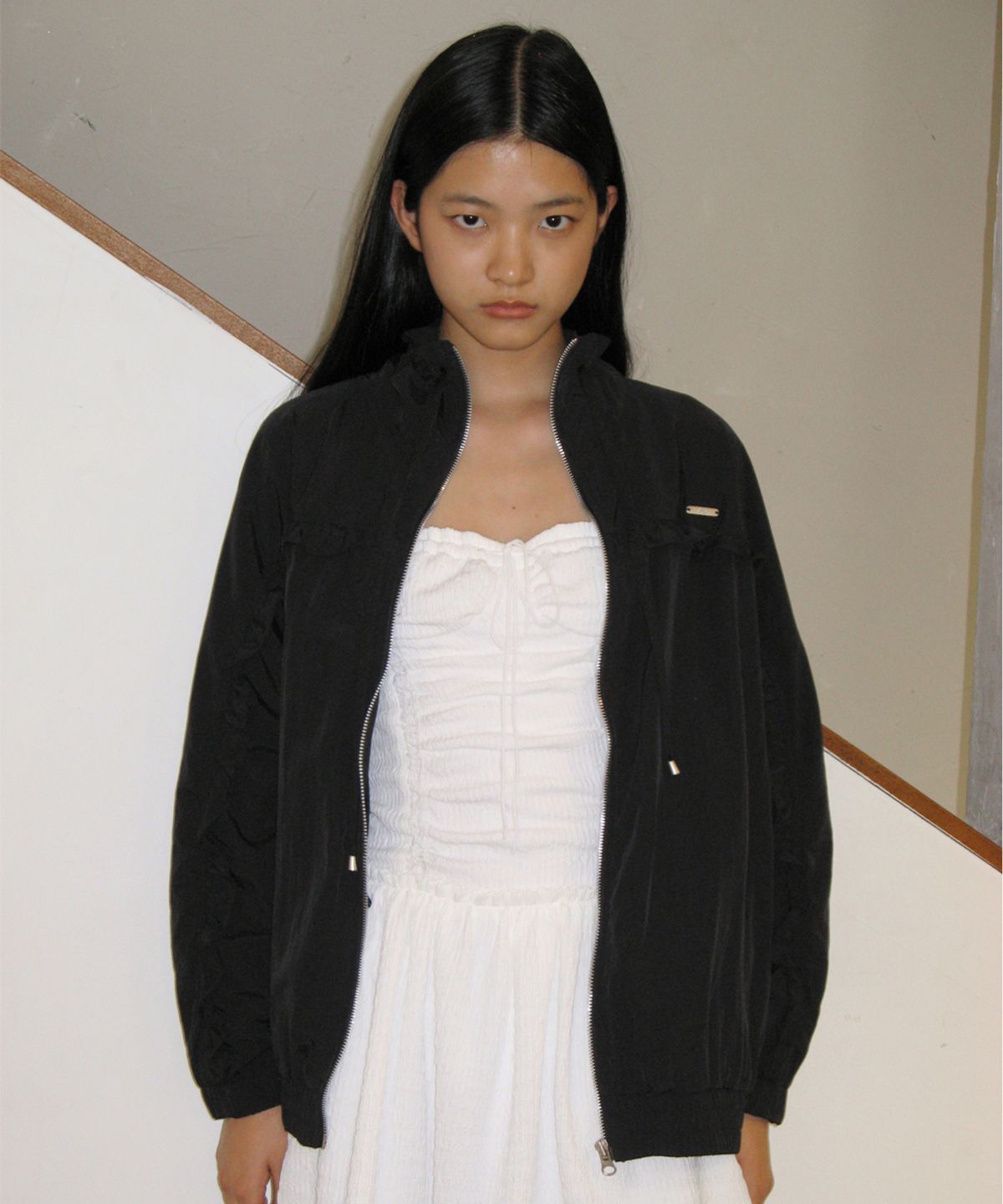시눈(SINOON) CIRCLE LINE FRILL WINDBREAKER (BLACK)