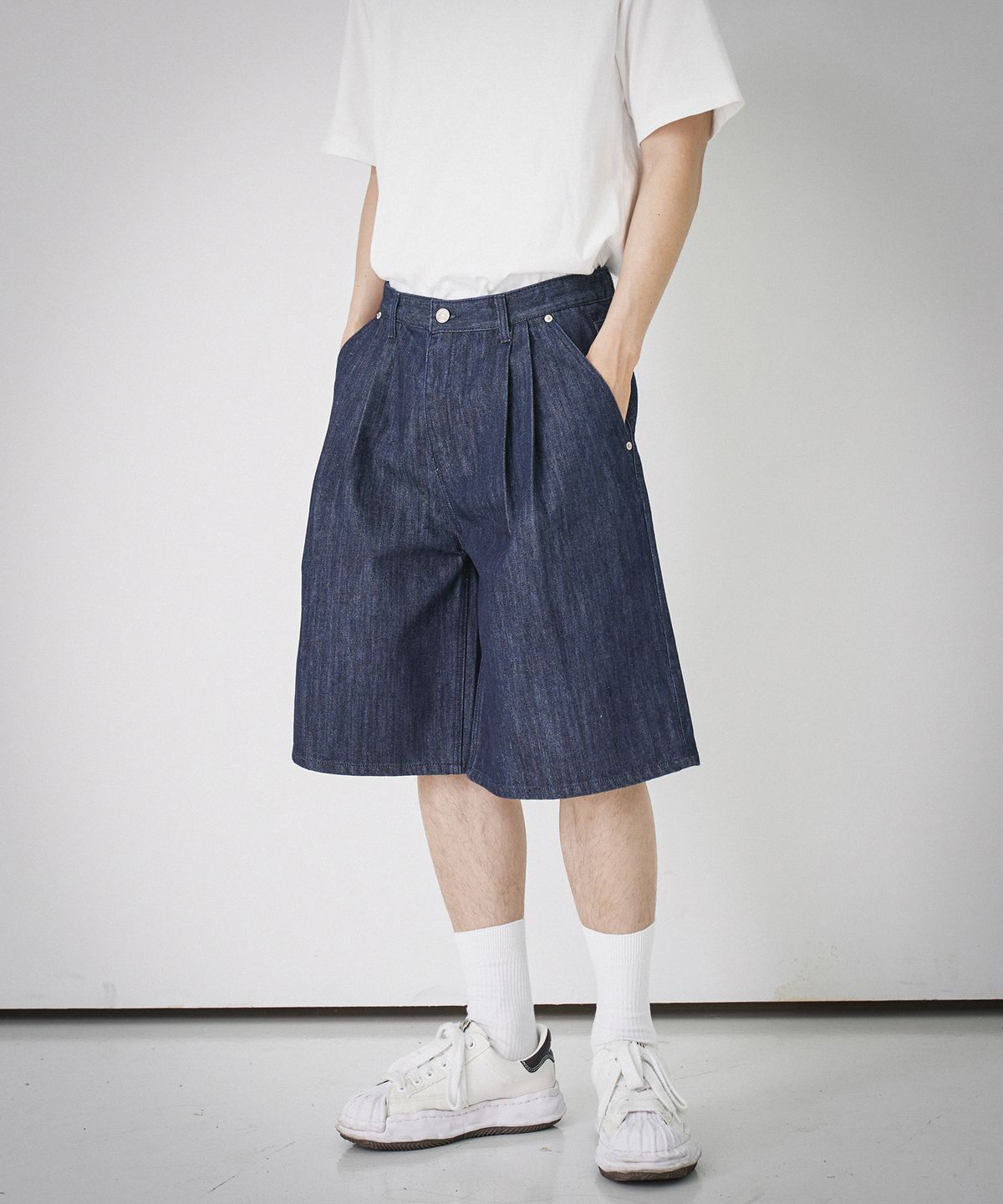 블론드나인(BLOND9) 투턱 버뮤다 데님 팬츠
