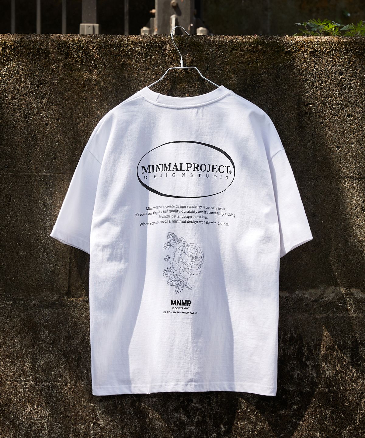 미니멀프로젝트(MINIMALPROJECT) 서클 로고 플라워 오버핏 반팔티셔츠 MST151 [WHITE]