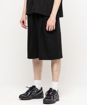 포인트 로고 엠보 원턱 스웨트 반바지 버뮤다 팬츠  [블랙]