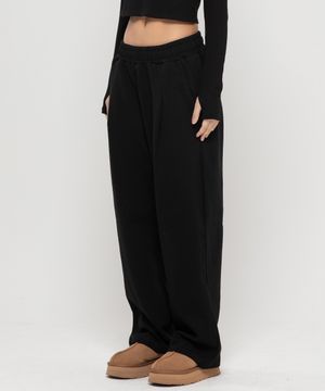 포인트 로고 핀턱 와이드 스웨트 팬츠 [블랙]