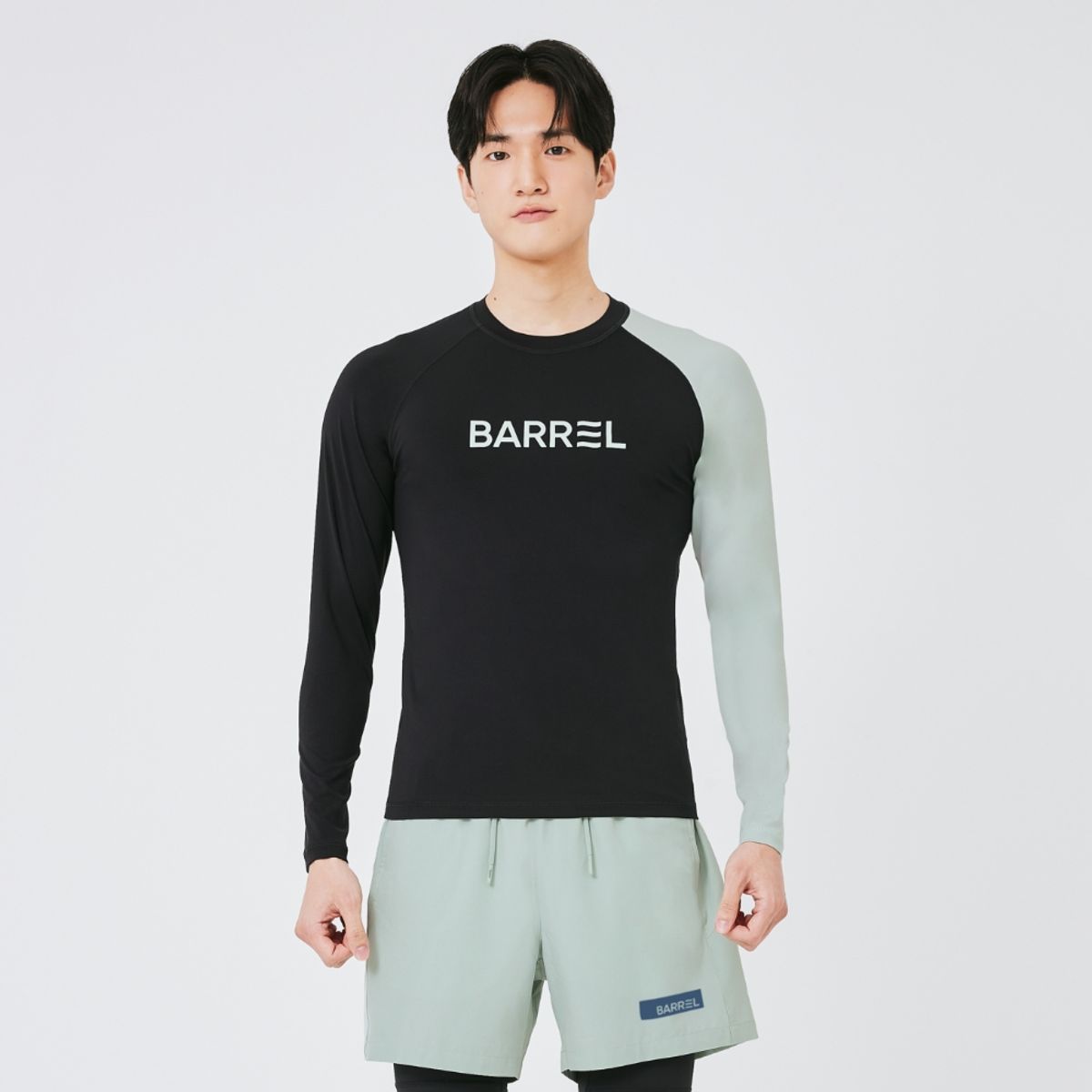 배럴(BARREL) 맨 리조트 스탠다드핏 오드 래쉬가드 블랙 (B3SMWRG008BLK)