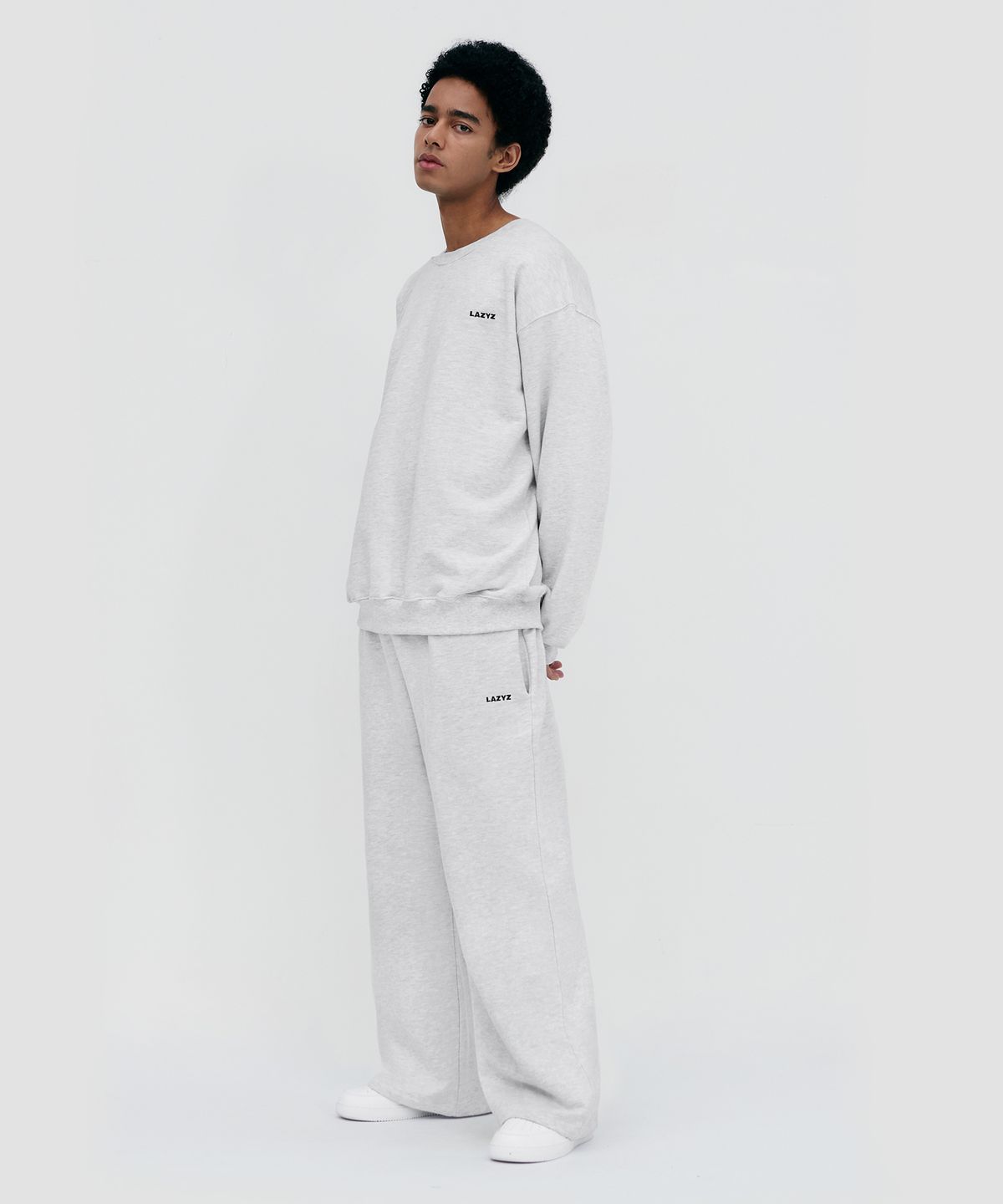 레이지지(LAZYZ) Classic Logo Sweatpants - Light Gray