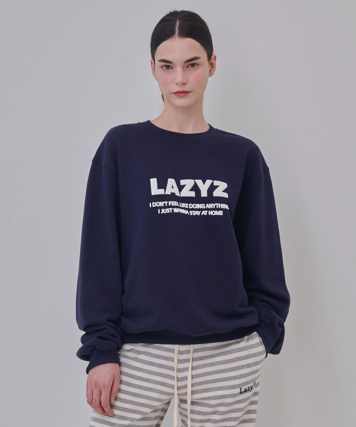 레이지지(LAZYZ) Lettering Logo Sweatshirts - Navy