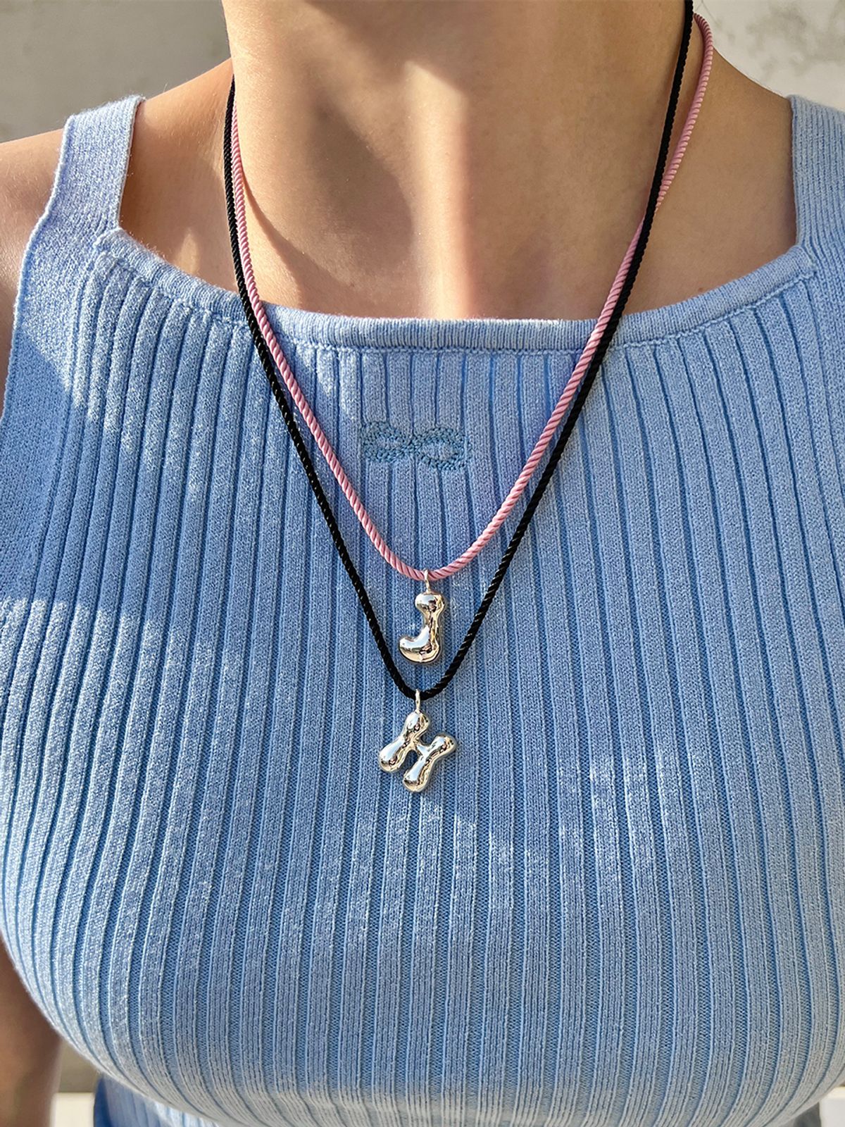 리엔느와르(leeENoir) Flow Initial String Necklace (2color)