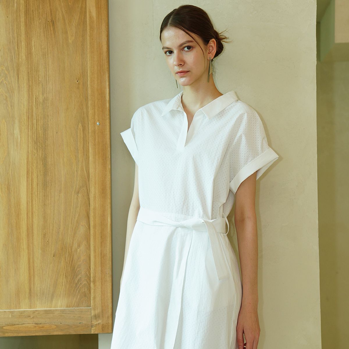 아쿠드(ACUD) Punching Detail Collar Neck Dress _ White