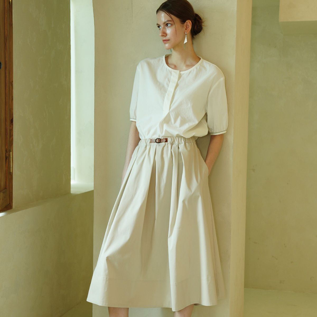 아쿠드(ACUD) Tuck Detail Flared Skirt _ Beige