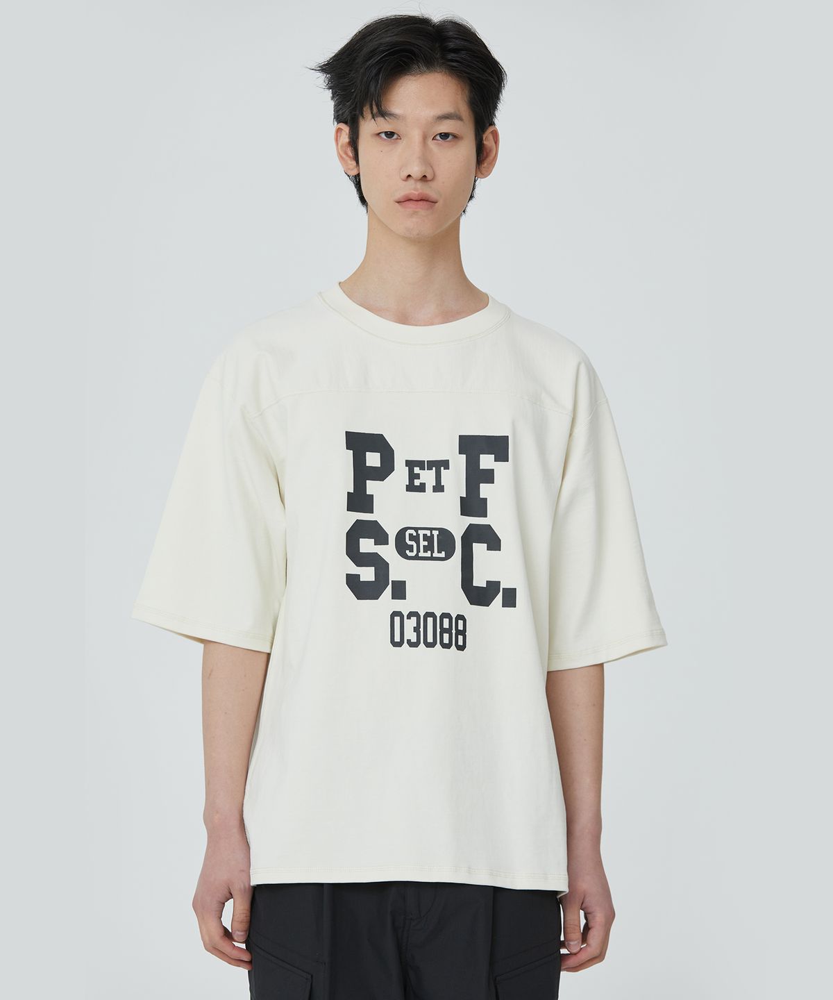 퍼블릭피겨(PUBLICFIGURE) PFSC 풋볼 티셔츠_에크루
