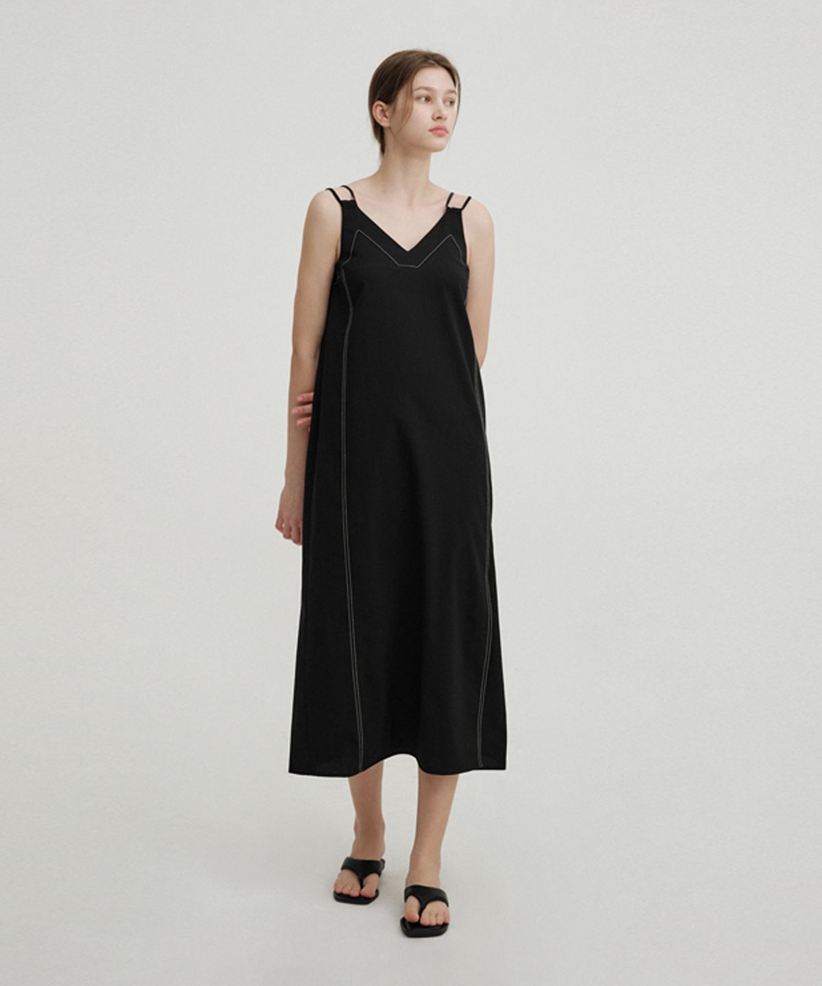 아바몰리(AVA MOLLI) SLEEVELESS STITCH OPS (BLACK)