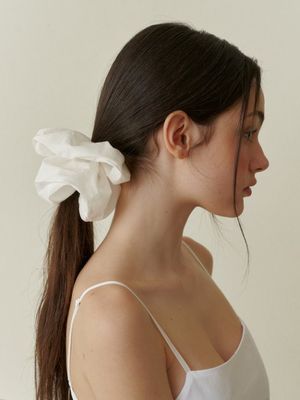 basic silky cotton scrunch - white