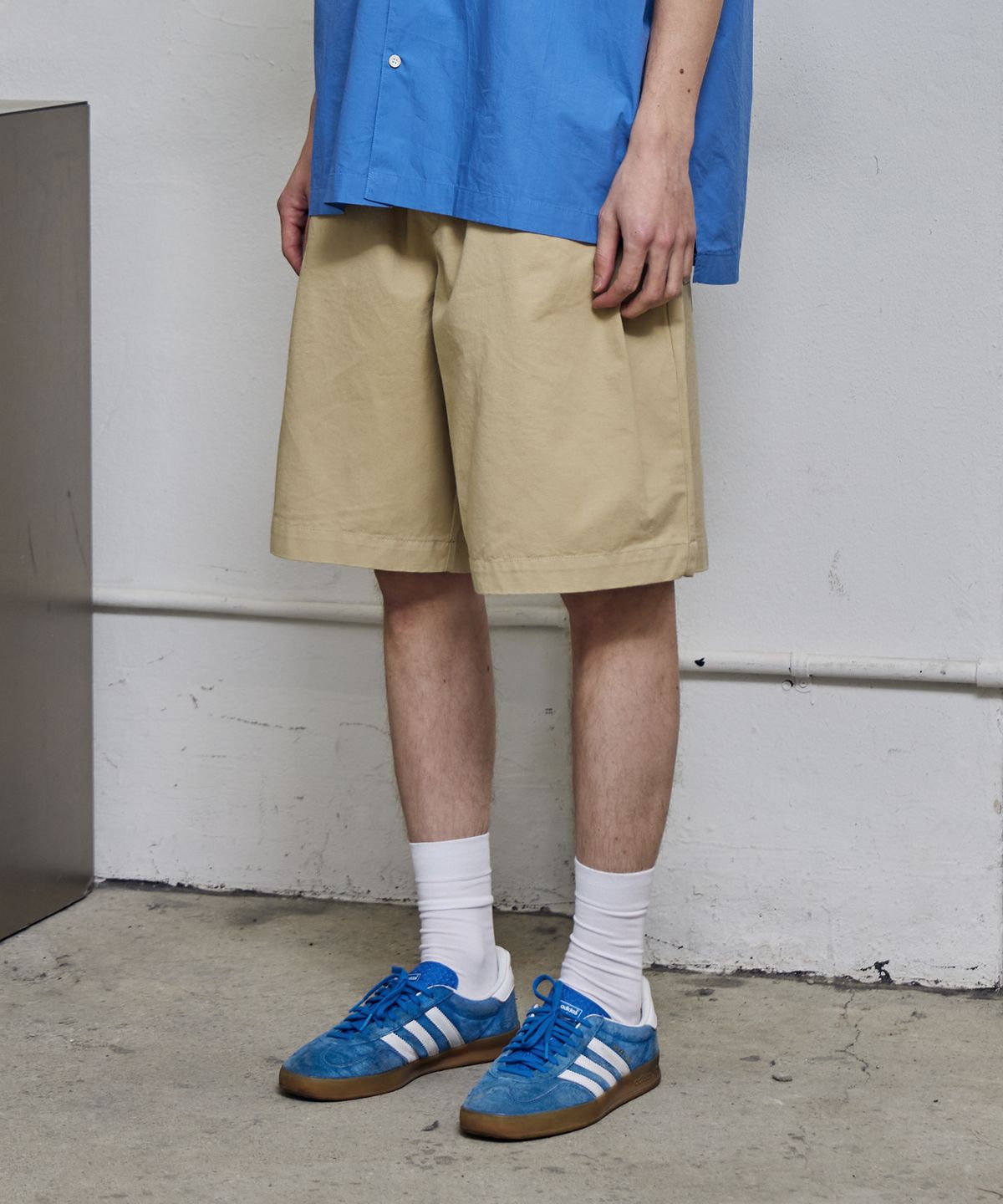 발루트(BALLUTE) ​​​​VENICE SIDE TUCK  COTTON SHORTS (BEIGE)