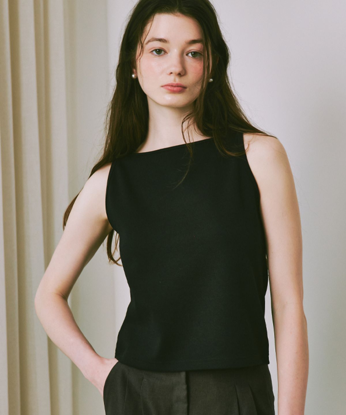 론론(RONRON) BOATNECK SLEEVELESS BLACK