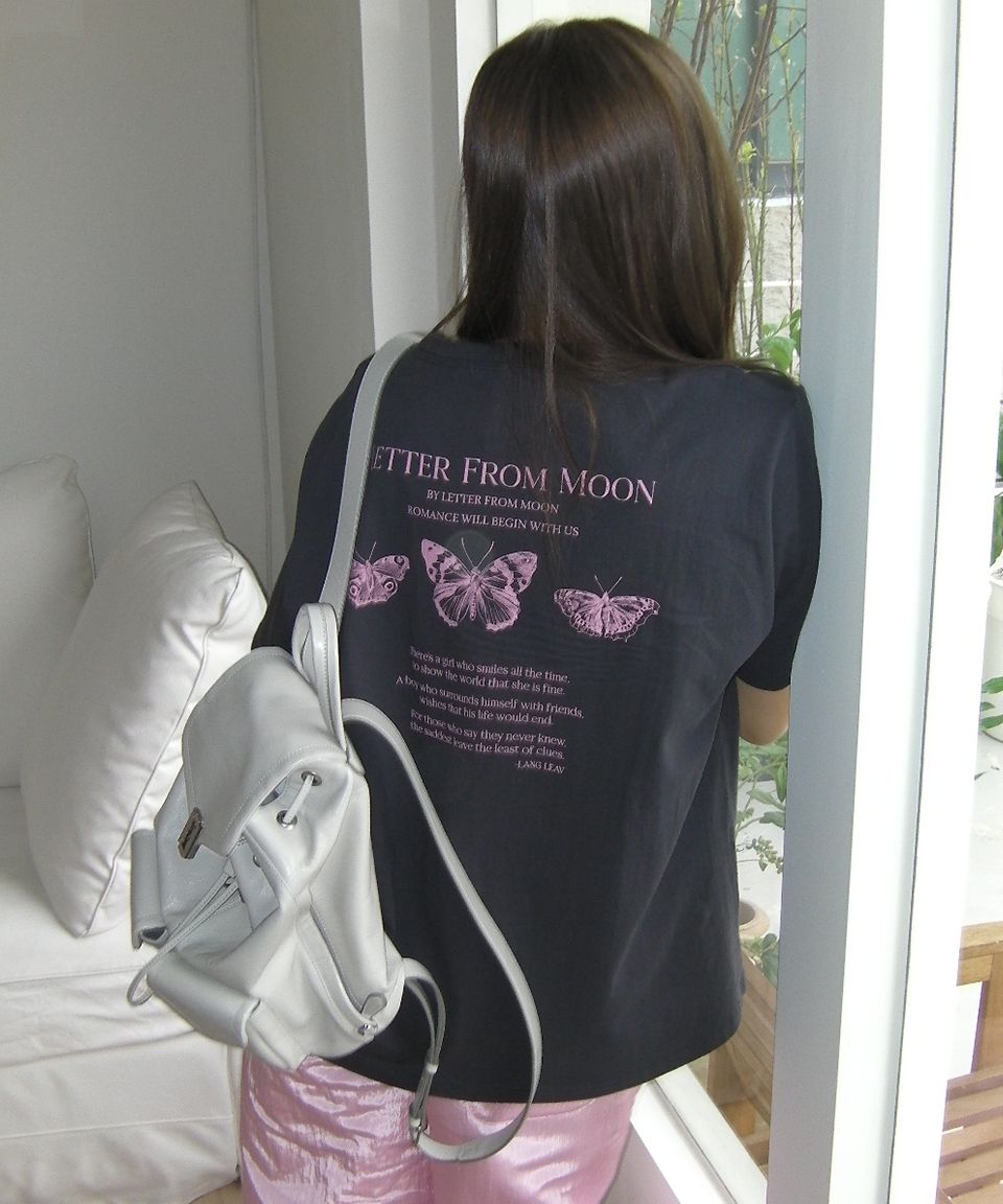 【韓国LETTER FROM MOON】Triple Butterfly Embroidery Short T Letter from Moon] Triple Butterfly Embroidery Oversized Fit