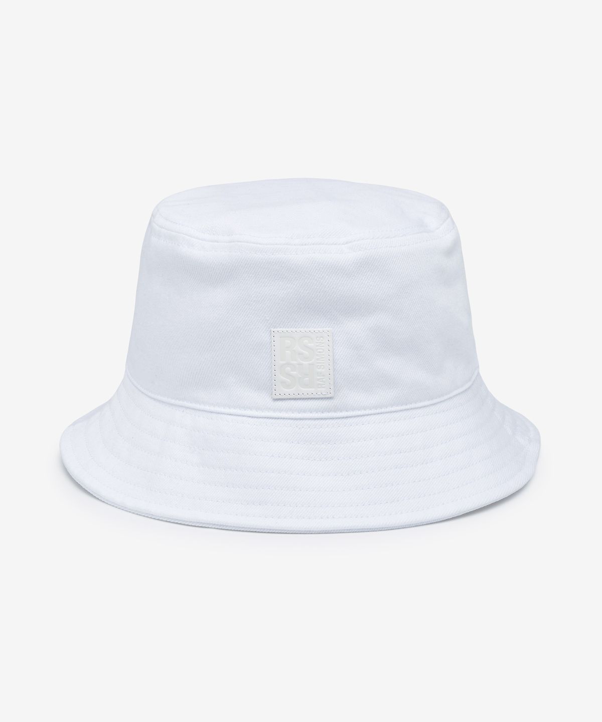 라프시몬스(RAF SIMONS) 로고패치 버킷햇 - 화이트 / 231945100320010