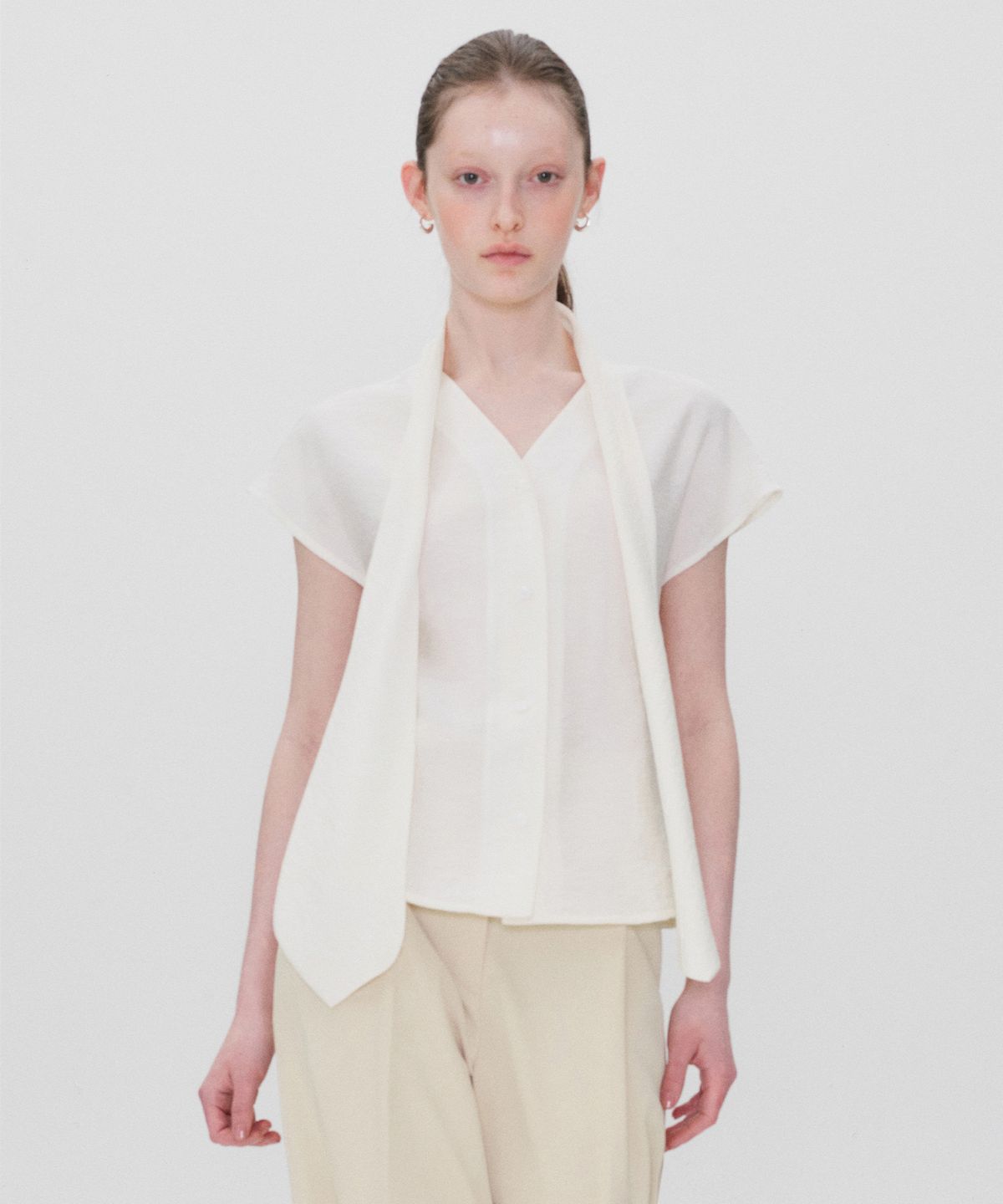 리이(RE RHEE) TIE NECK DETAIL BLOUSE