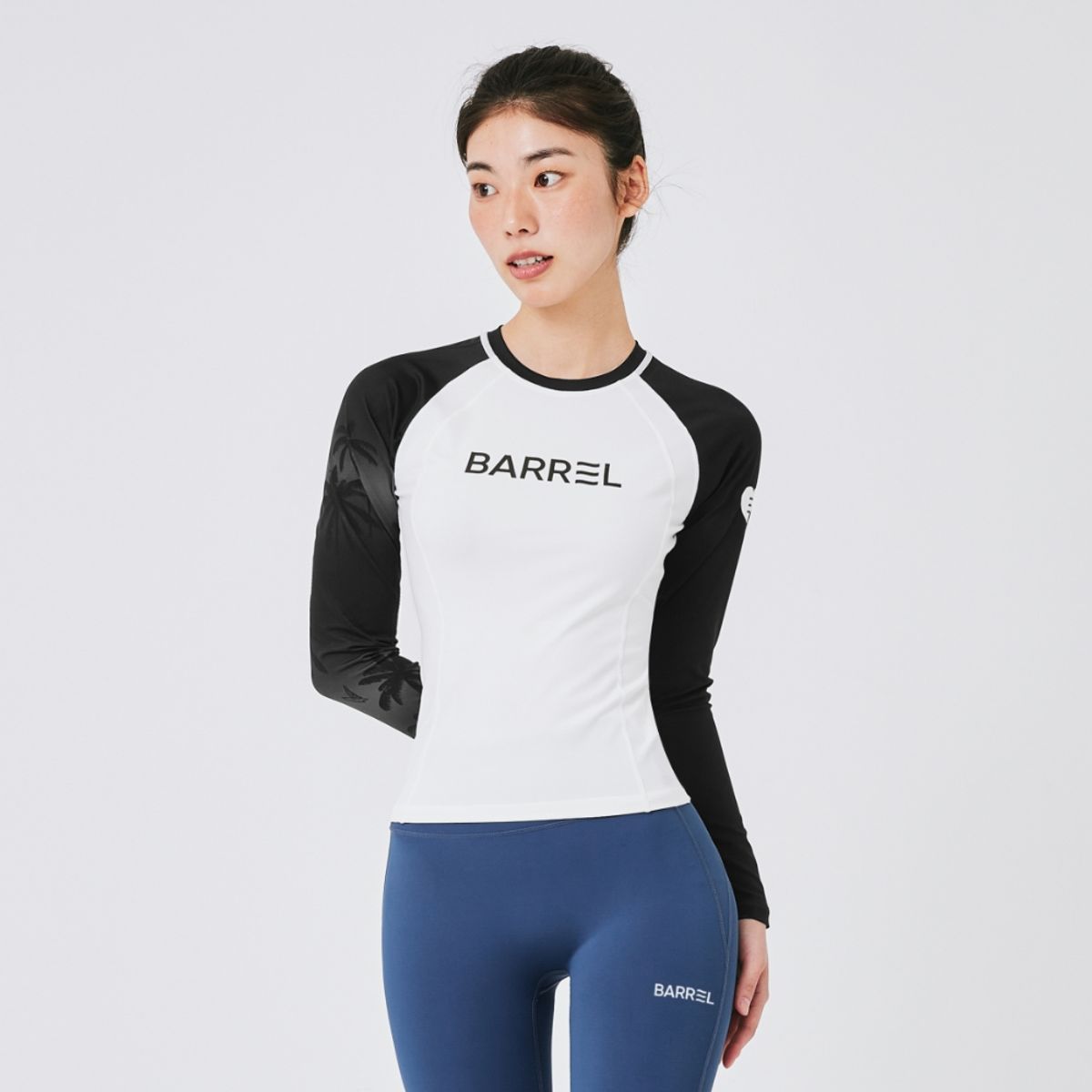 배럴(BARREL) 우먼 선셋 야자수 오드 래쉬가드 블랙 (B3SWWRG006BLK)