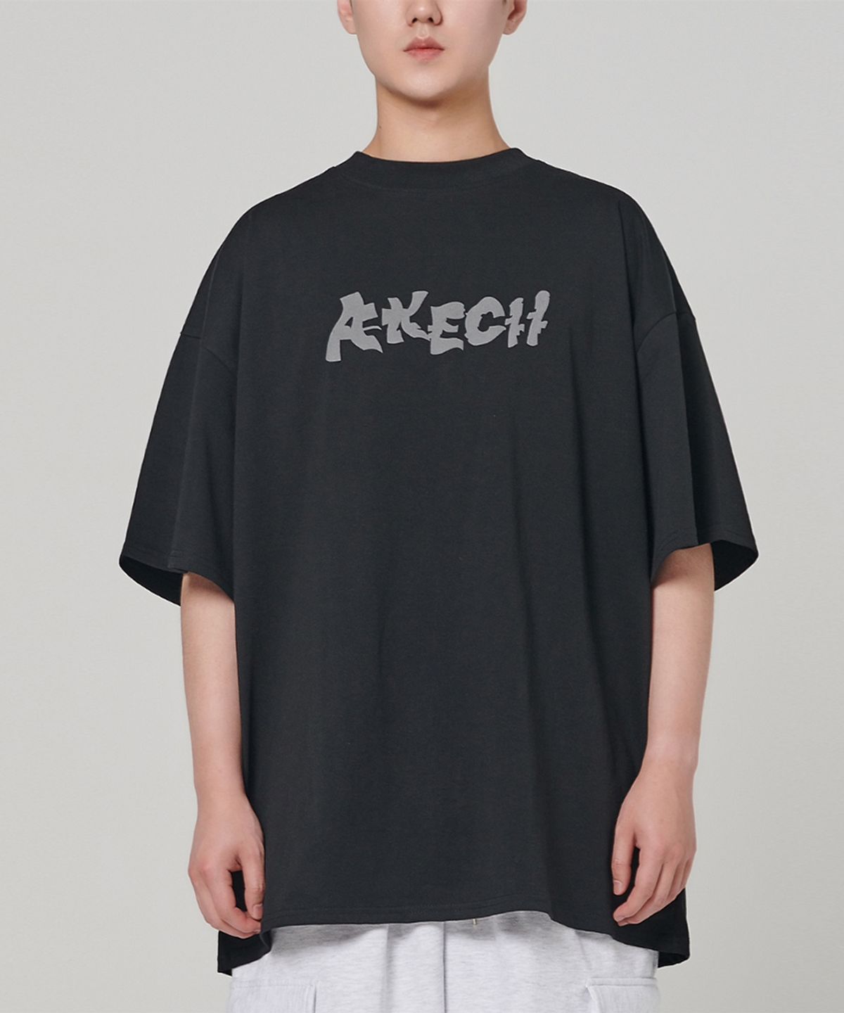 아케시(AKECII) 오버핏 엠보 반팔티 블랙