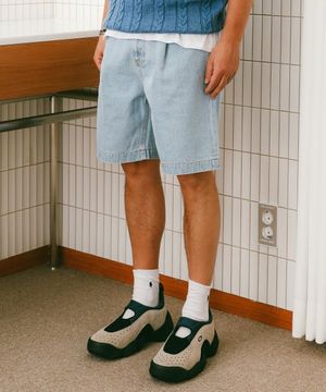 에센셜 원턱 데님 쇼츠 라이트 블루