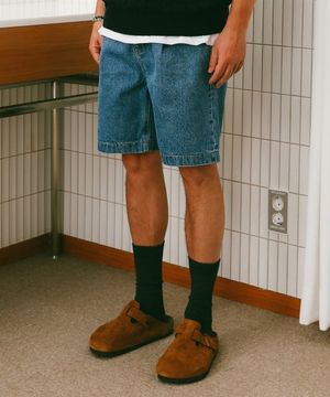 에센셜 원턱 데님 쇼츠 딥블루